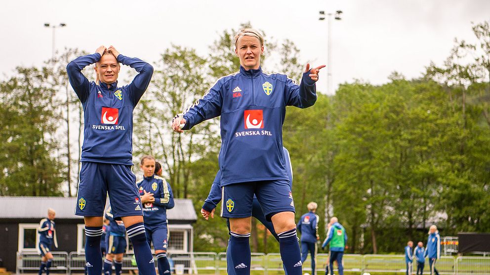 Både Fridolina Rolfö och Nilla Fischer fick avbryta dagens träning.