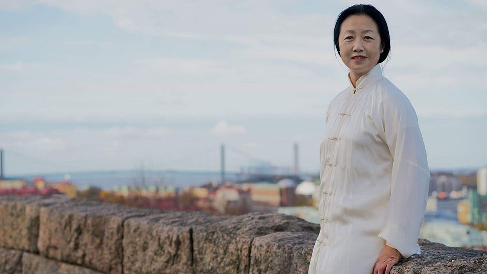 Lei Wang driver en akupunkturklinik i Göteborg sedan många år tillbaka. Hon blev ögonvittne till massakern på Himmelska fridens torg i Peking för trettio år sedan den 4 juni 1989. Efter många års tystnad vill hon nu berätta om vad som hände.