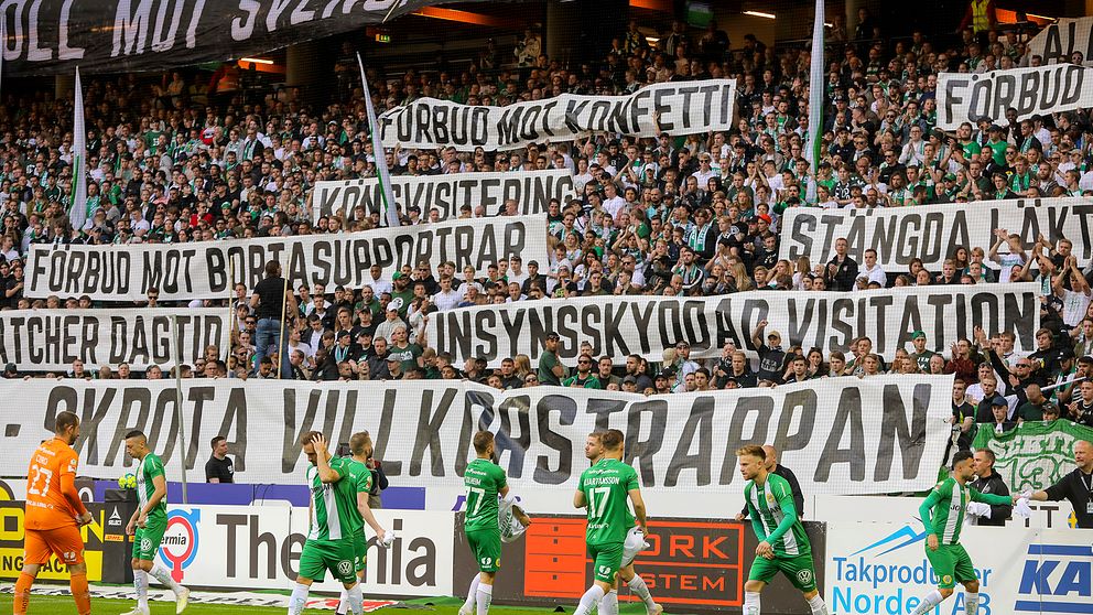 Fansen protesterar mot villkorstrappan som ska gälla på svenska arenor.