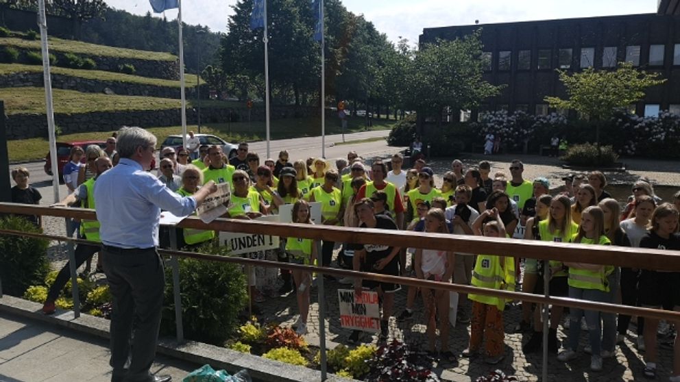 Partille föräldrar och elever protesterar mot nedläggningen högstadiet på Björndammens skola och Furulunds skola