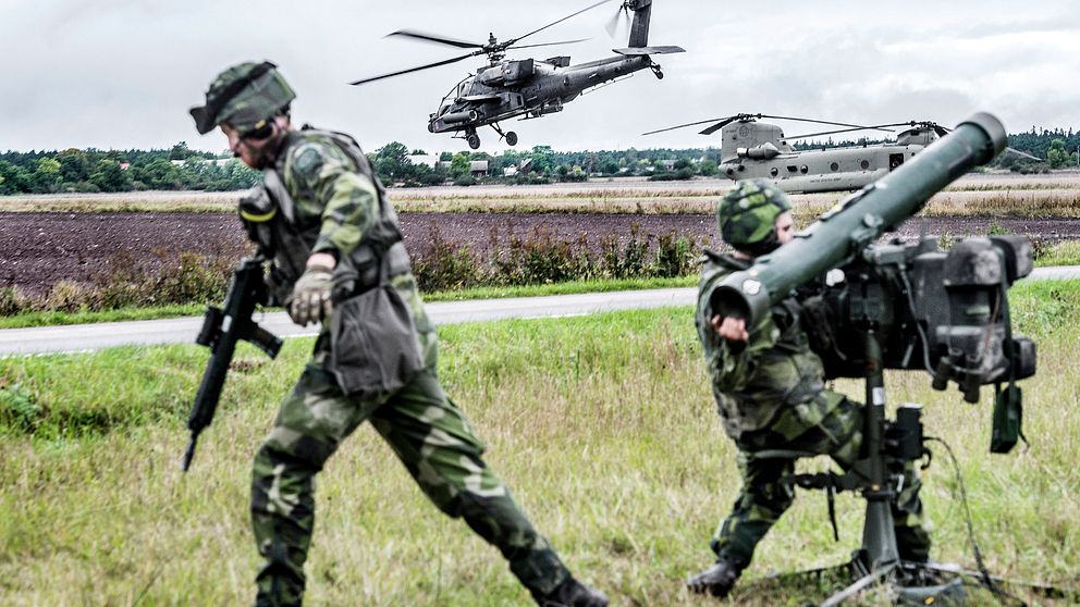 Sverige har ett omfattade samarbete med försvarsalliansen Nato och dess kärnvapenstater USA, Storbritannien och Frankrike.
