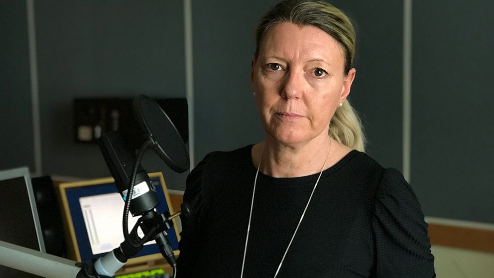 Pernilla Wadebäck i radiostudio