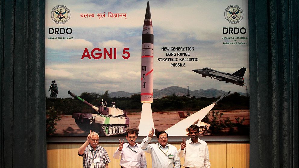 Indien visar upp den senaste kärnvapenroboten Agni 5. Den blir operativ 2020 och räckvidden är mer än 520 mil, enligt Sipri.