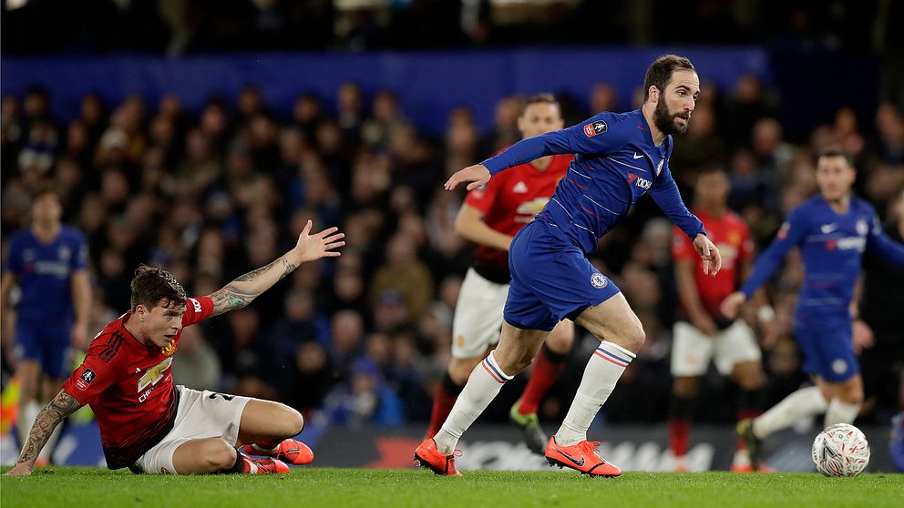 Victor Nilsson Lindelöf och Manchester United får möta Chelsea i premiäromgången.