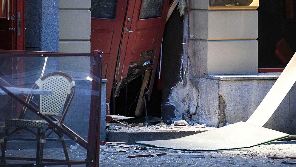 Skador efter en explosion utanför en nattklubb på Adelgatan i centrala Malmö den 11 juni 2019.