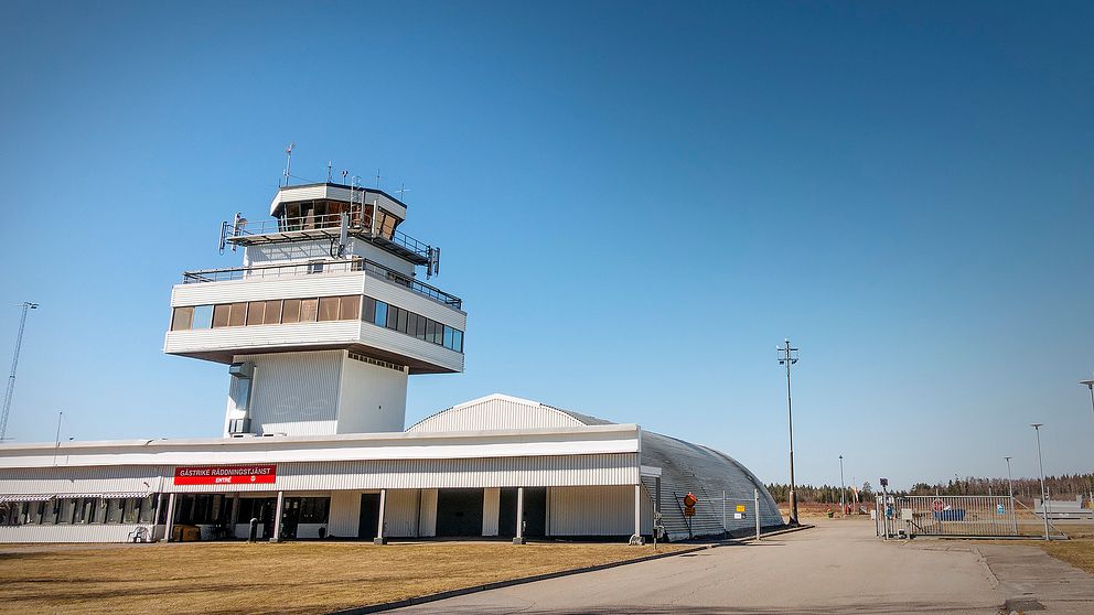 Flygledartorn och terminalbyggnad på Rörberg.