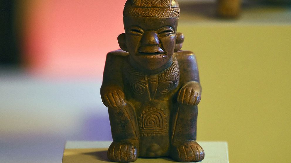 Samlingen utgörs av föremål från flera olika länder och epoker men majoriteten utgörs av Colombianska keramiska skulpturer.