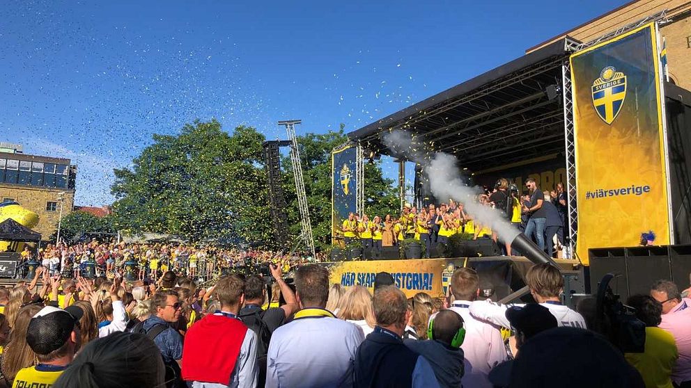 Konfettin sprutade vid firandet i Göteborg.