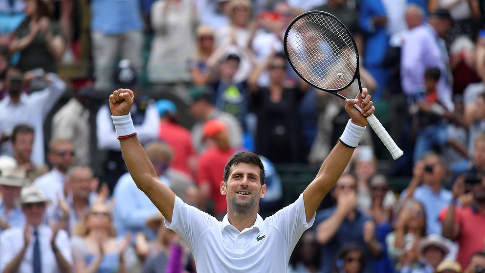Serbiens stora tennisstjärna Novak Djokovic är klar för semifinal i Wimbledon