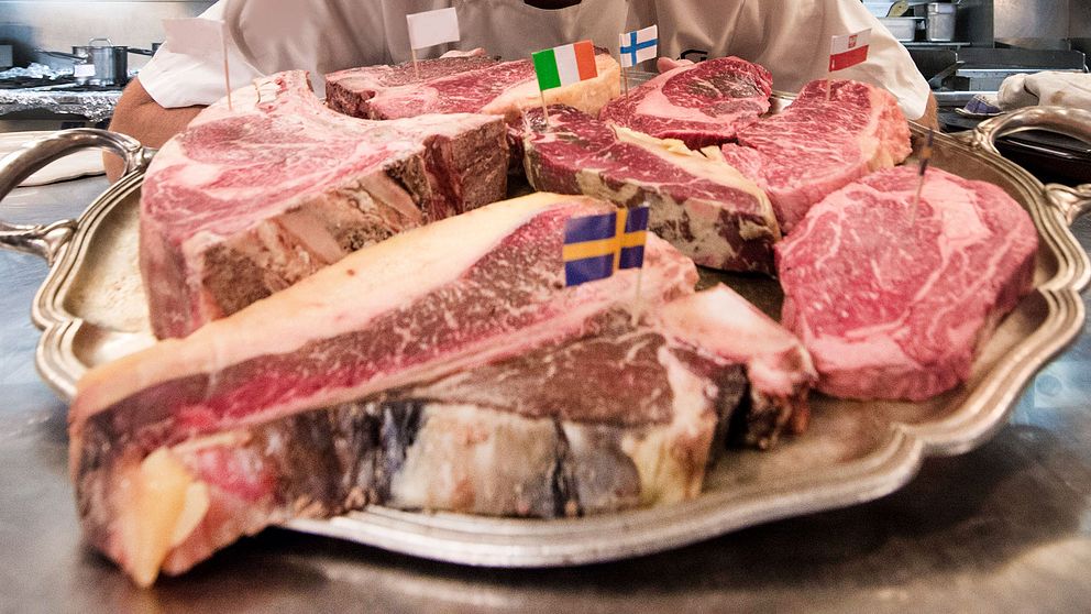 Köttstycken med flaggor från olycka länder