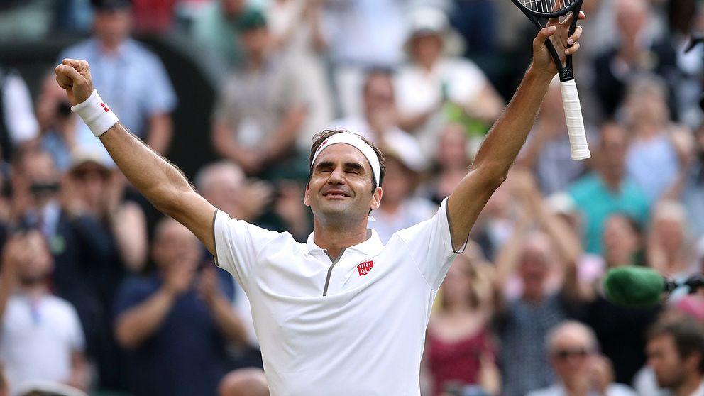 Roger Federer jublar efter att ha tagit sig till sin tolfte Wimbledonfinal.