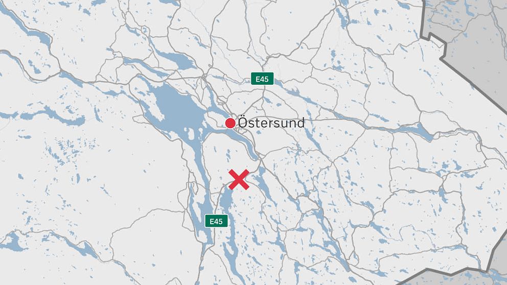 En karta över delar av Jämtland där olycksplatsen är markerad med ett rött kryss.