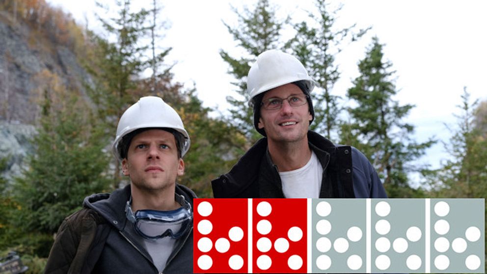 Jesse Eisenberg och Alexander Skarsgård i dramakomedin The hummingbird project.