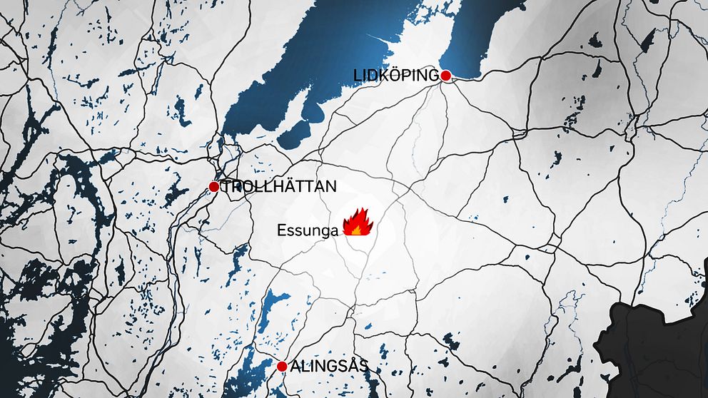 Skogsbranden härjar i ett område utanför Essunga, i Västergötland.