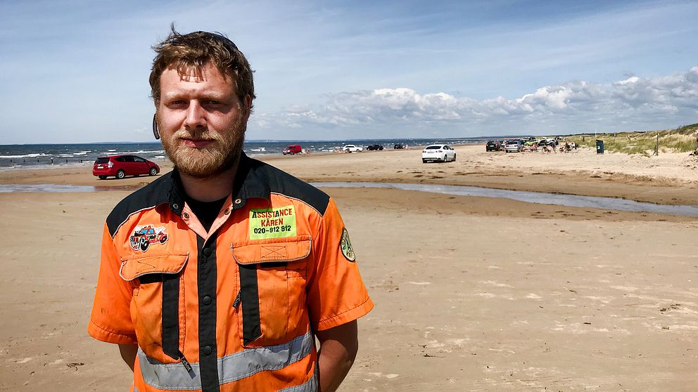Daniel Svensson från Assistancekåren berättar om den kaosartade situationen på badstranden i Mellbystrand.