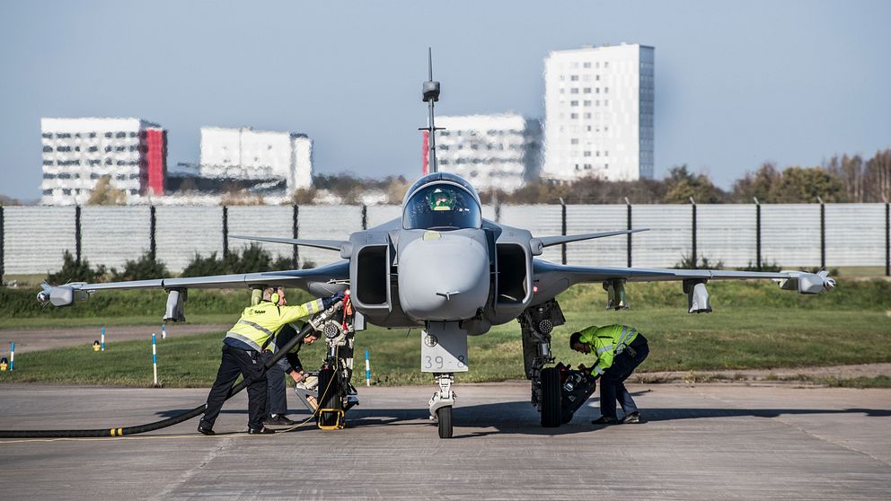 Testflygning Jas 39 Gripen E i november 2018. Den första provflygningen av den första generationens Jas gjordes 30 år tidigare.