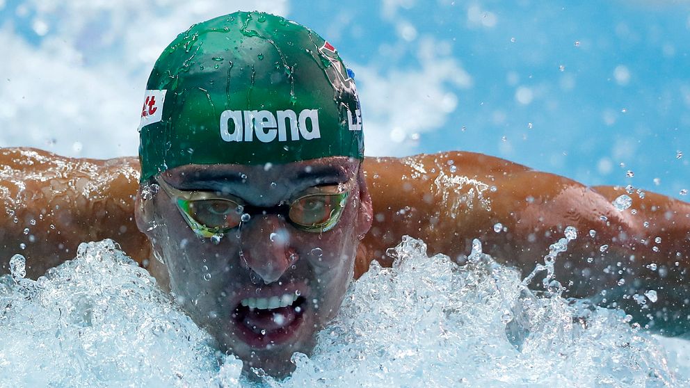 Chad Le Clos hyllar Sarah Sjöström.