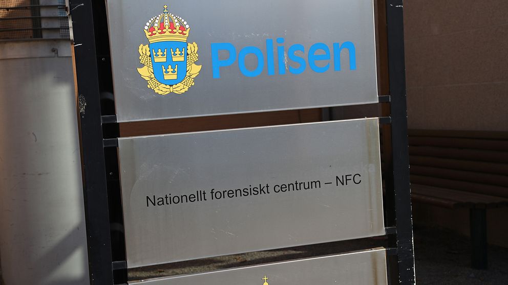 En skylt där det står Nationellt forensiskt centrum