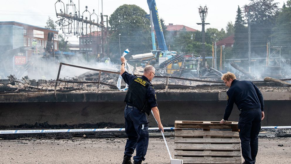 Polisen utreder storbranden som en grov mordbrand.