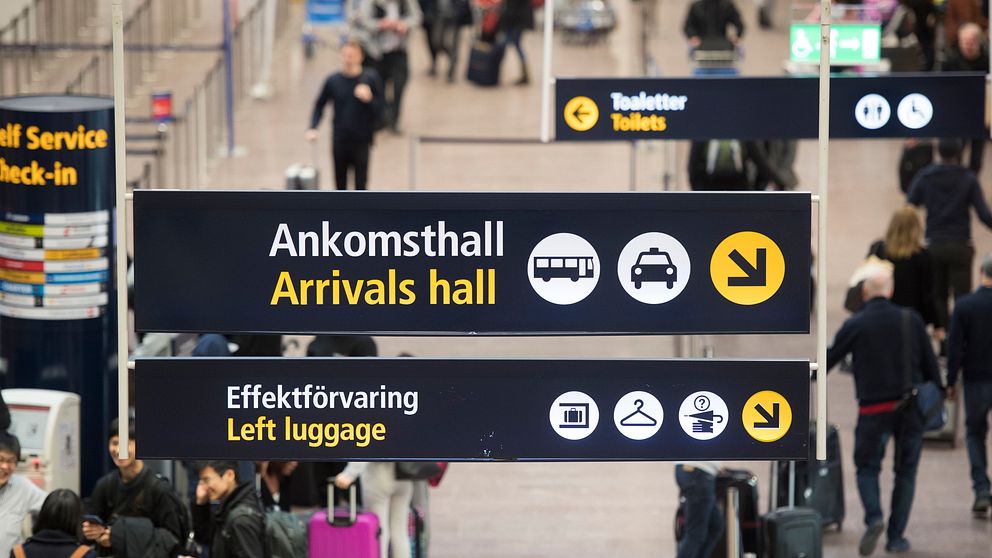 Informationsskyltar i ankomstshallen på terminal 5 på Stockholm Arlanda Airport.
