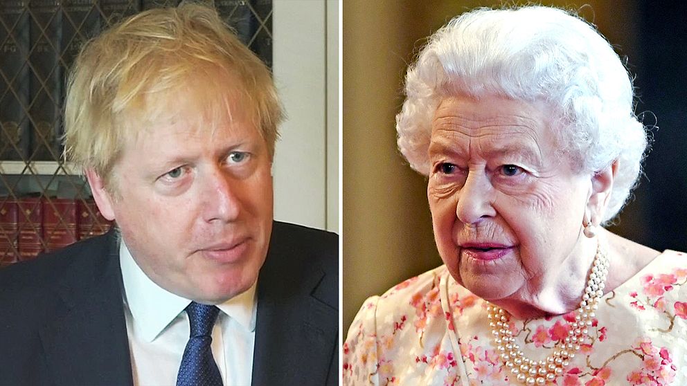 Storbritanninens premiärminister Boris Johnson (t.v.) fick under onsdagen klartecken från drottning Elizabeth II att tillfälligt upplösa parlamentet