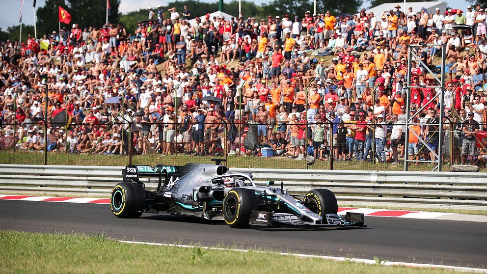 Lewis Hamilton kan få köra rekordmånga lopp nästa år.