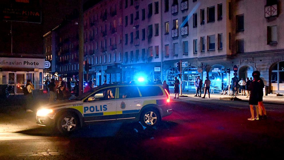 Ett stort område kring Värnhem och Östra Förstadsgatan har spärrats av i polis med föremålet ska undersökas.