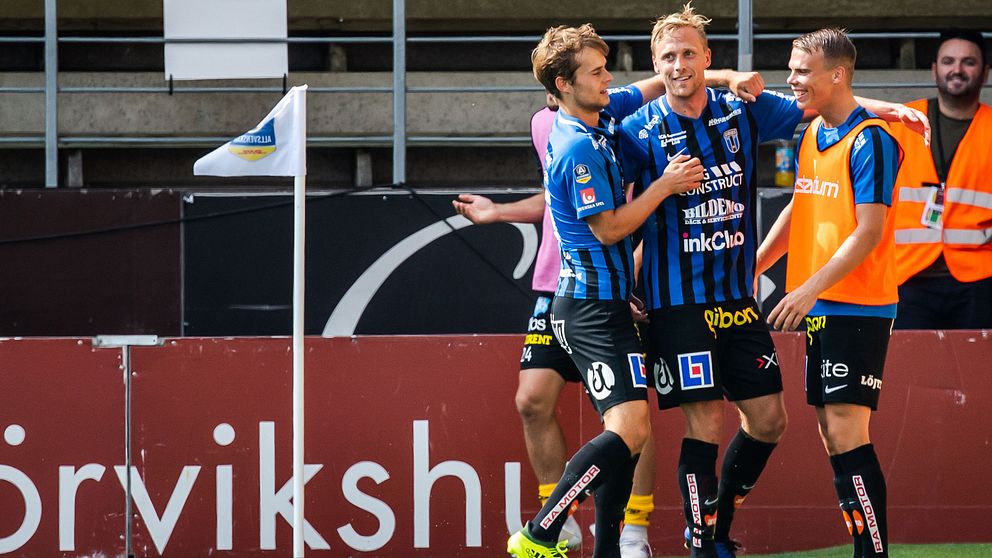 Sirius Christer Gustafsson jublar med lagkamrater efter 1-1 under fotbollsmatchen i Allsvenskan mellan Elfsborg och Sirius den 31 augusti 2019 i Borås.