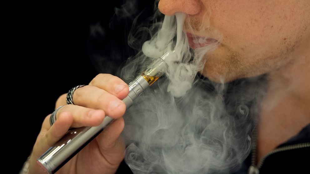 Amerikanska myndigheter varnar nu för att röka e-cigaretter.