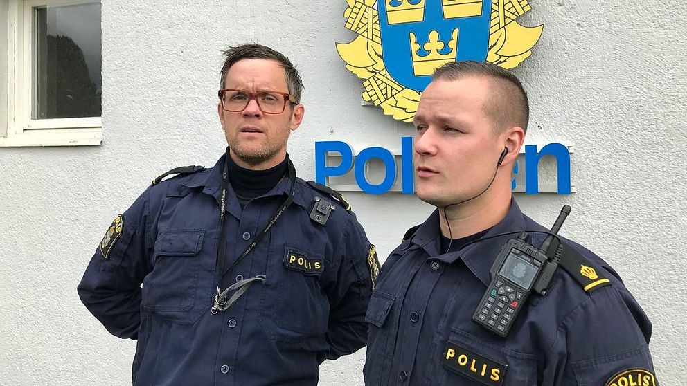 Ångepoliserna Tommy Nyström och Daniel Dübbel.