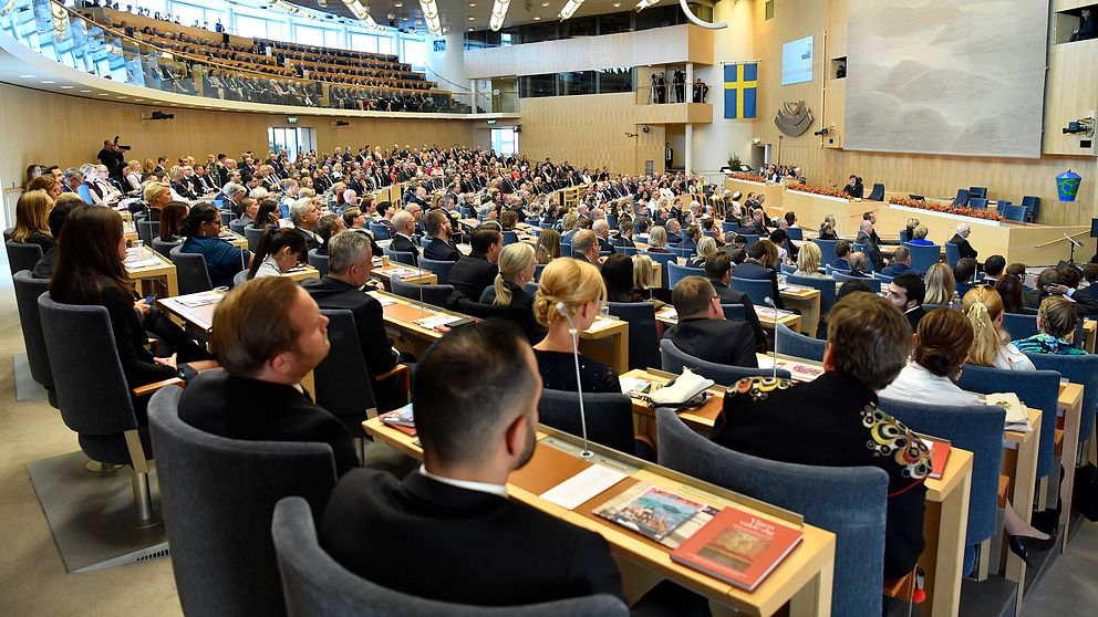 Riksdagsledamöter samlade i riksdagens plenisal vid riksmötets öppnande 2018.