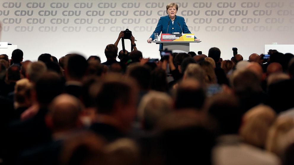 Tysklands förbundskansler Angela Markel håller ett tal vid en CDU-kongress i Hamburg