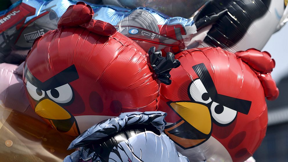 Två ballonger som föreställer fåglar ur spelet Angry Birds.