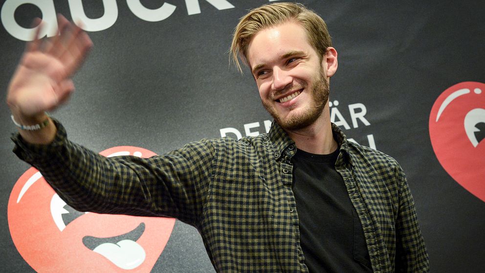 Svenske Youtube-stjärnan Pewdiepie drar tillbaka en planerad donation till en judisk organisation efter kritik från fans.