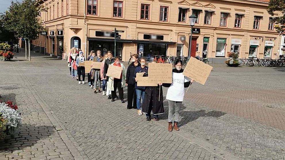 Tyst manifestation för rättslösa kvinnor i Varberg.