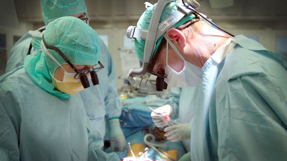Kirurger under en operation.