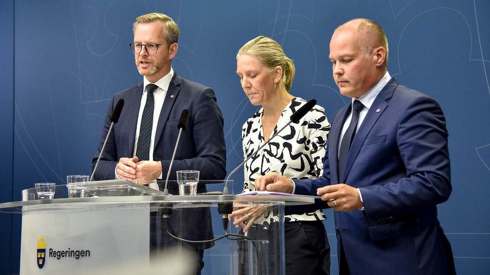 Mikael Damberg (S), Karolina Skog (MP) och Morgan Johansson (S).