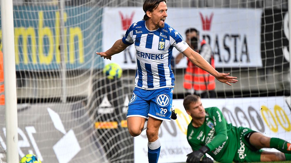 Göteborgs Lasse Vibe jublar efter sitt 1-0 mål under lördagens allsvenska fotbollsmatch mellan IFK Göteborg och IK Sirius FK på Gamla Ullevi.