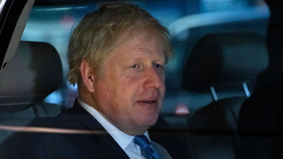 Storbritanniens premiärminister Boris Johnson lämnar sitt hotell i New York