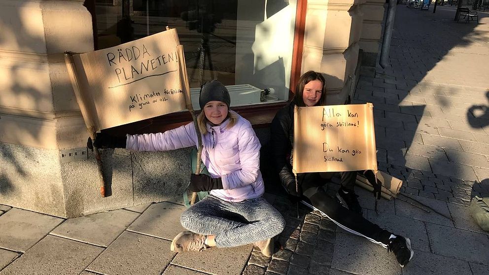 Tuva Westerberg och Sara Szanto, båda tolv år.