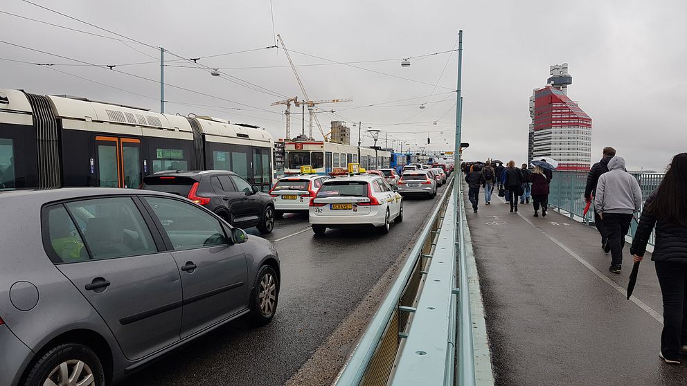 Det är just nu stora störningar i kollektivtrafiken genom centrala Göteborg. Anledningen klimatmanifestationen som arrangerades under under fredagseftermiddagen.