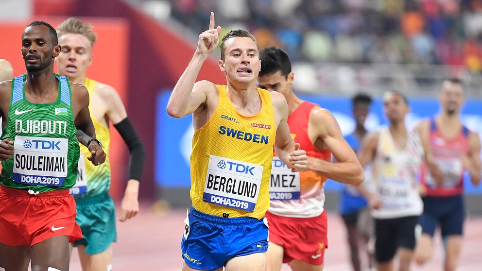 Kalle Berglund springer semifinal på 1500 meter.