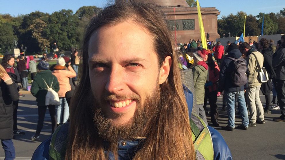 Jonas Linde är en av de demonstranter från Sverige som nu genomför blockader i Berlin för att sätta press på politiker att påskynda åtgärder för klimatet.