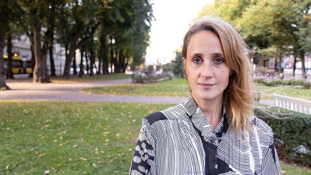porträttbild på Joanna Wågström: en kvinna i stadsmiljö utomhus