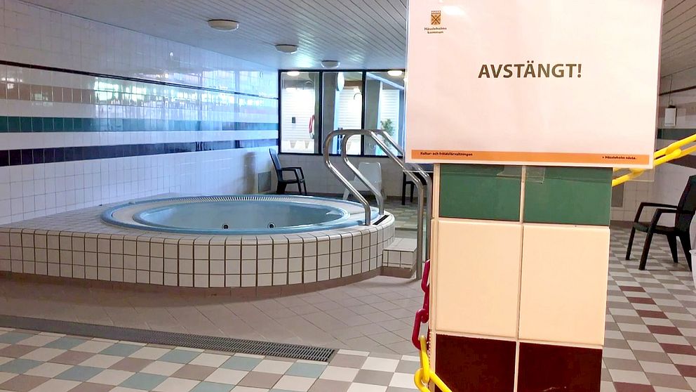 Rekreationsavdelningen har varit stängd sedan februari på Hässleholms badhus. Det är bara en liten del av det som måste renoveras.