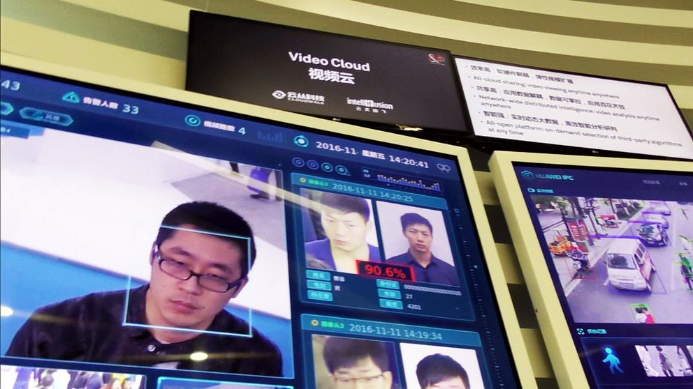 Övervakningssystem med ansiktsigenkänning på en utställning hos den kinesiska mobiljätten Huawei.