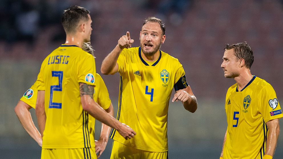 Lagkapten Andreas Granqvist och det svenska laget i EM-kvalmatchen borta mot Malta.