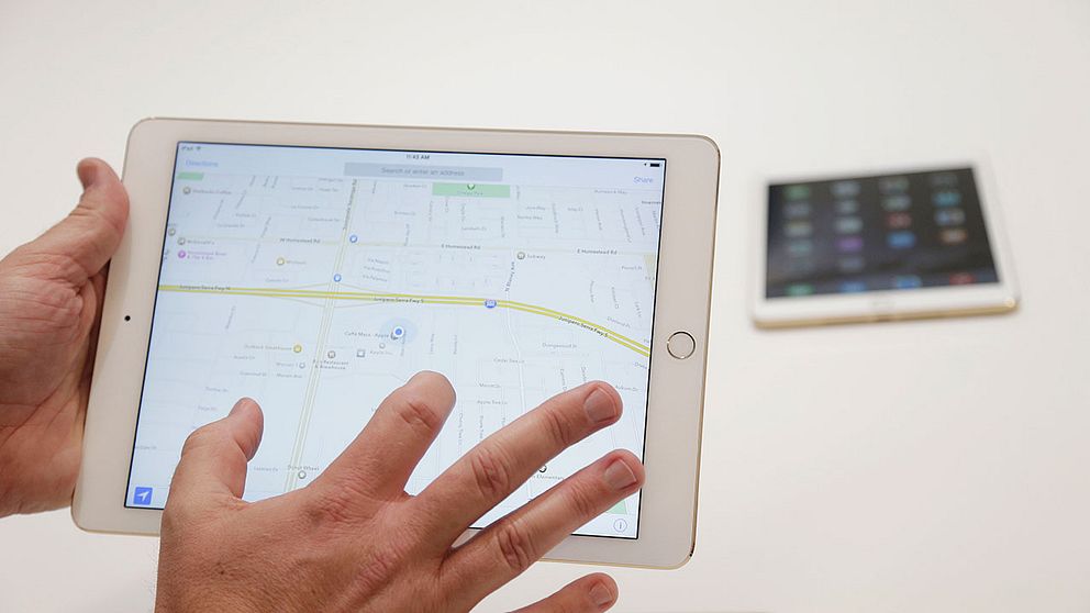 Nya iPad Air 2 visas upp på Apples huvudkontor i Kalifornien.