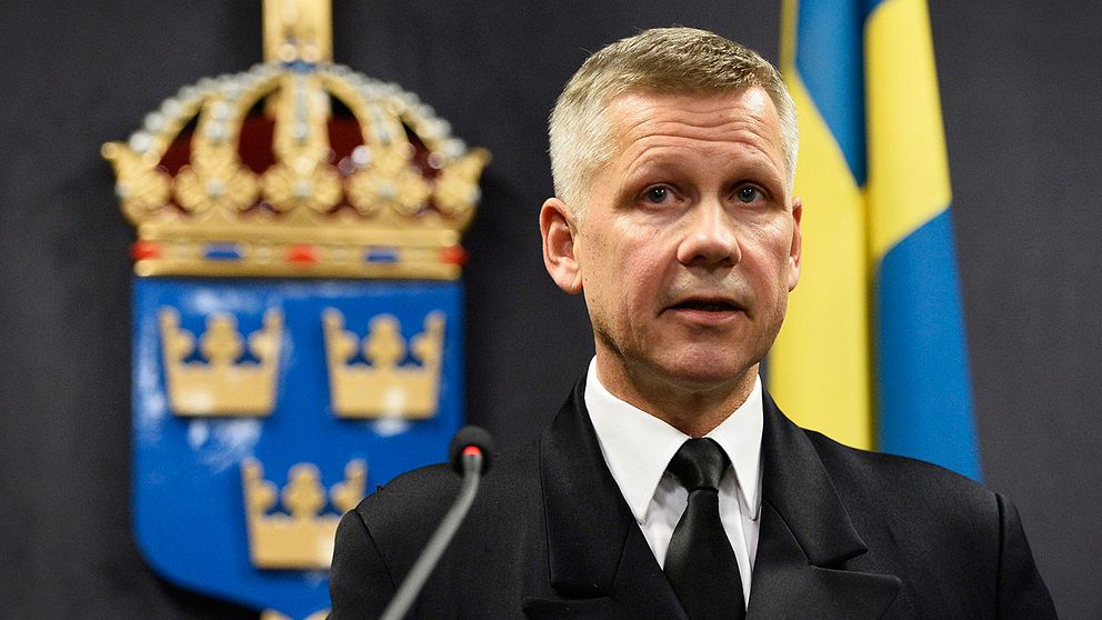 Kommendör Jonas Wikström vid försvarsmaktens presskonferens med anledning av misstänkt underrättelseverksamhet i Stockholms skärgård.