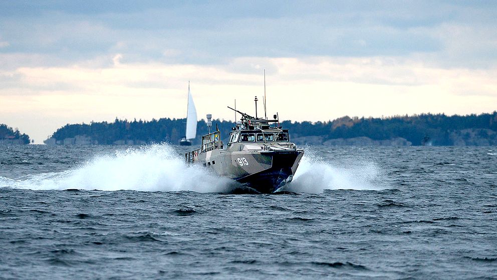 Stridsbåt 90 under den pågående insatsen i skärgården.